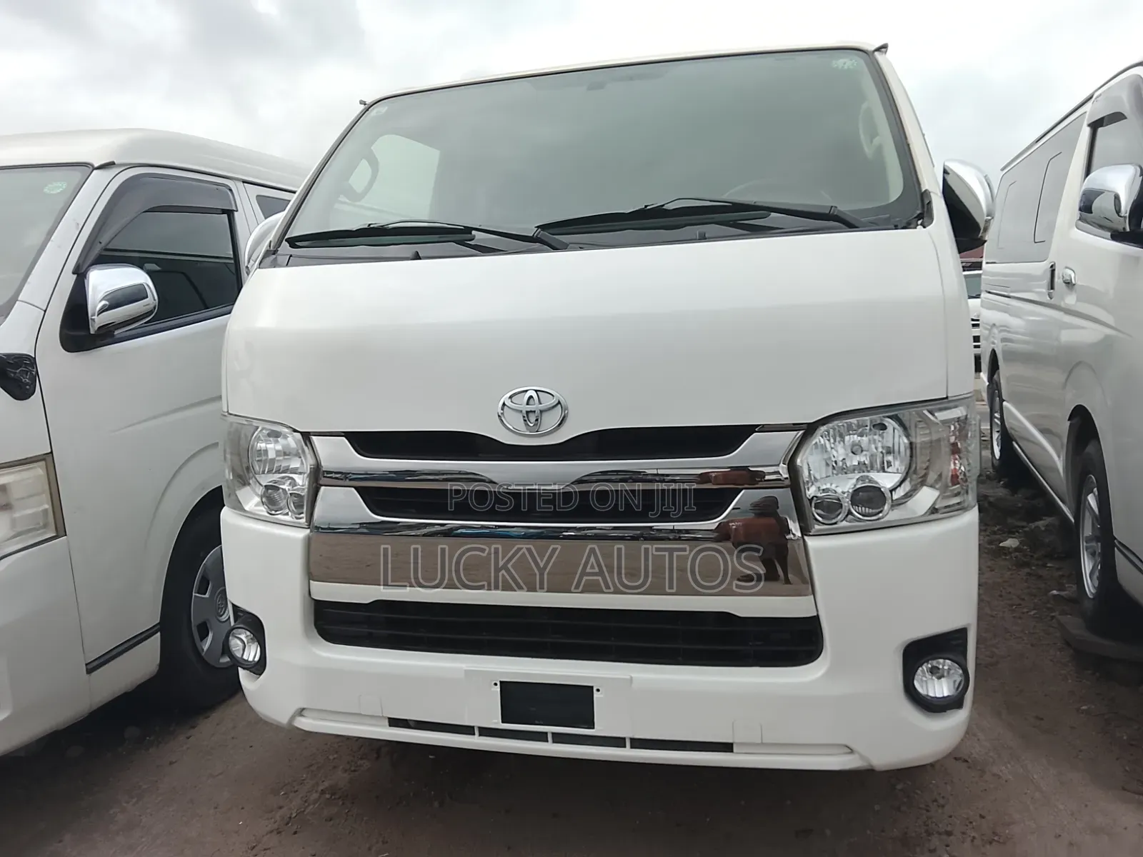 Toyota HiAce 2013 White