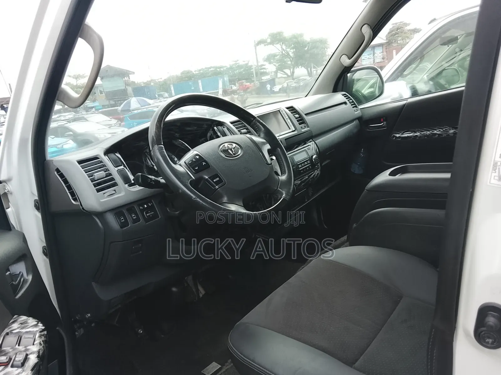 Toyota HiAce 2013 White