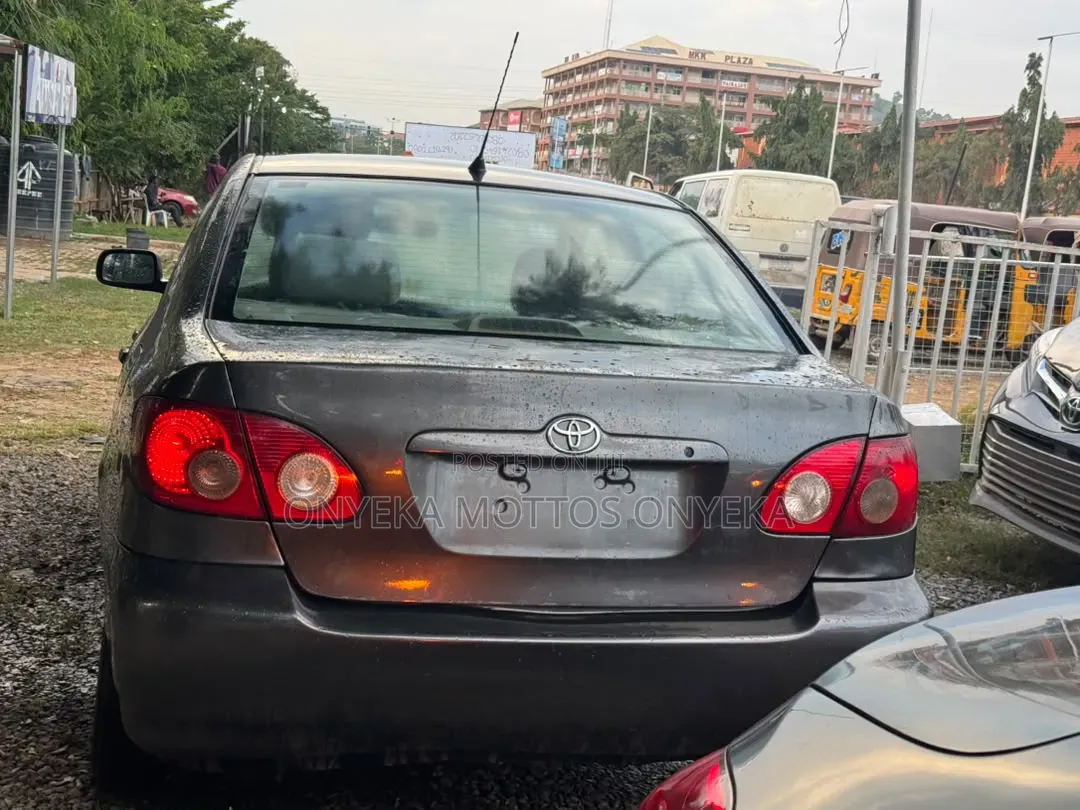 Toyota Corolla 2005 Gray