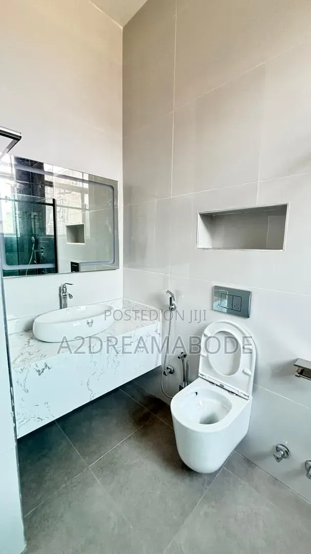 5bdrm Duplex in Banana Island for sale