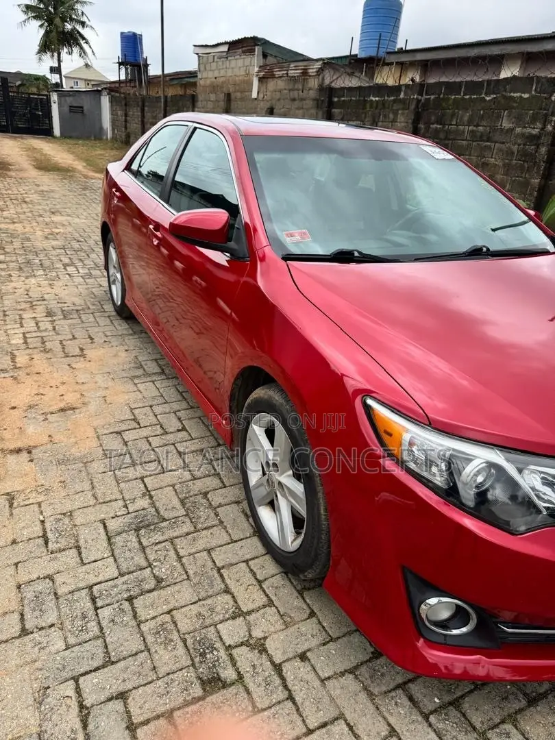 Toyota Camry SE 4dr Sedan (2.5L 4cyl 6A) 2013 Red