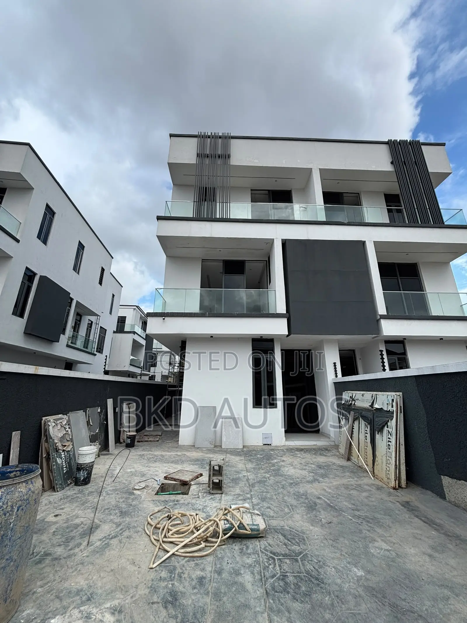 4bdrm Duplex in Omole Phase 2 for sale