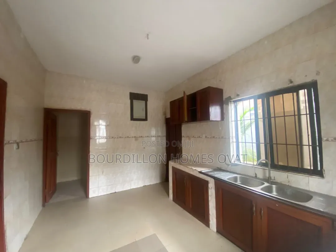 2bdrm Duplex in Ikota Villa Estate for rent