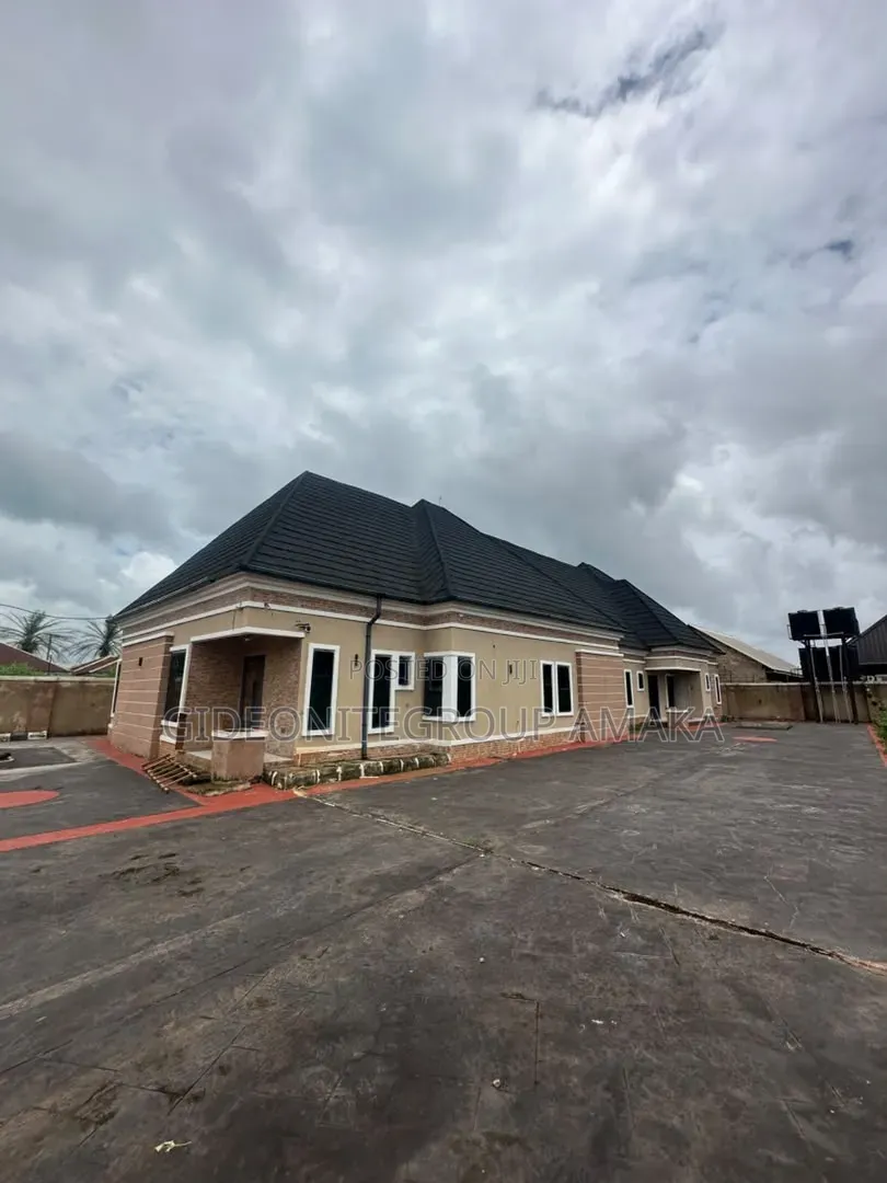 5bdrm House in Benin City for sale