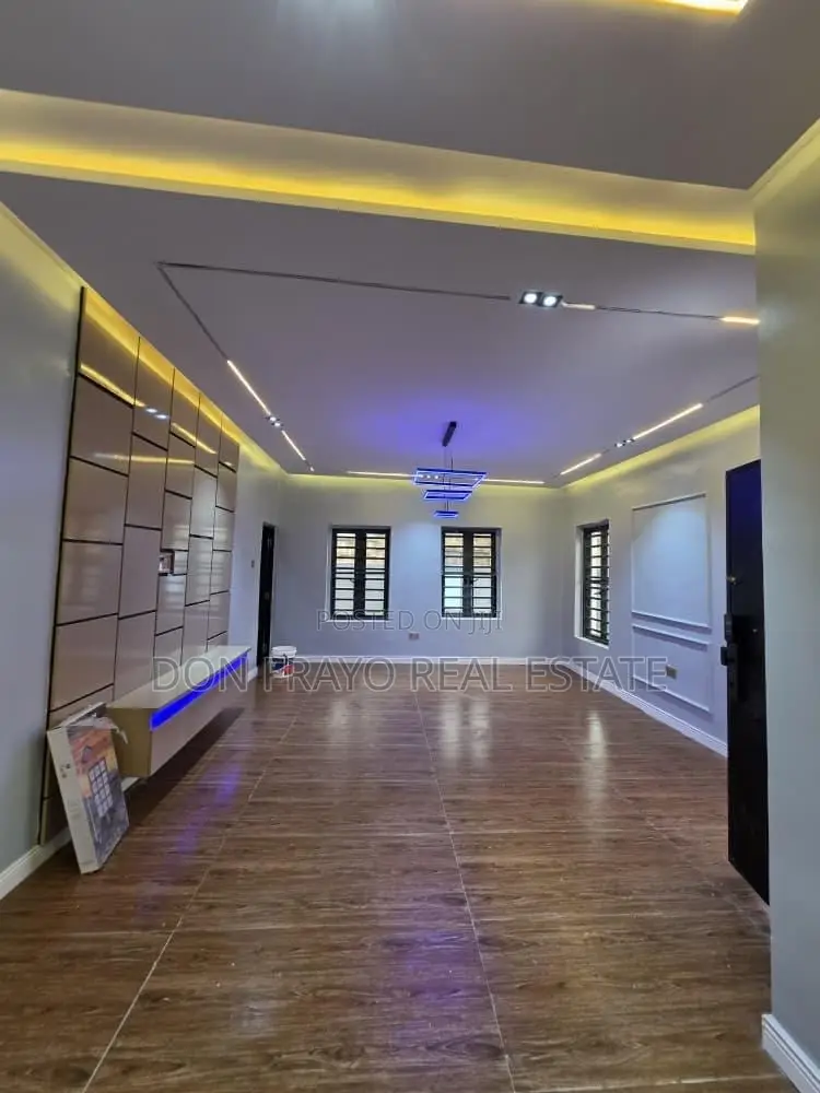 3bdrm Bungalow in Akoto Estate Elebu, Akala Express for sale