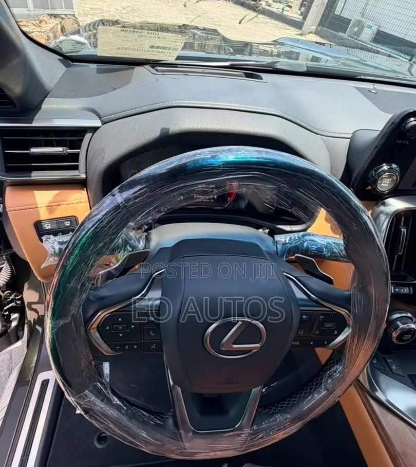 Lexus LX 2022 Green