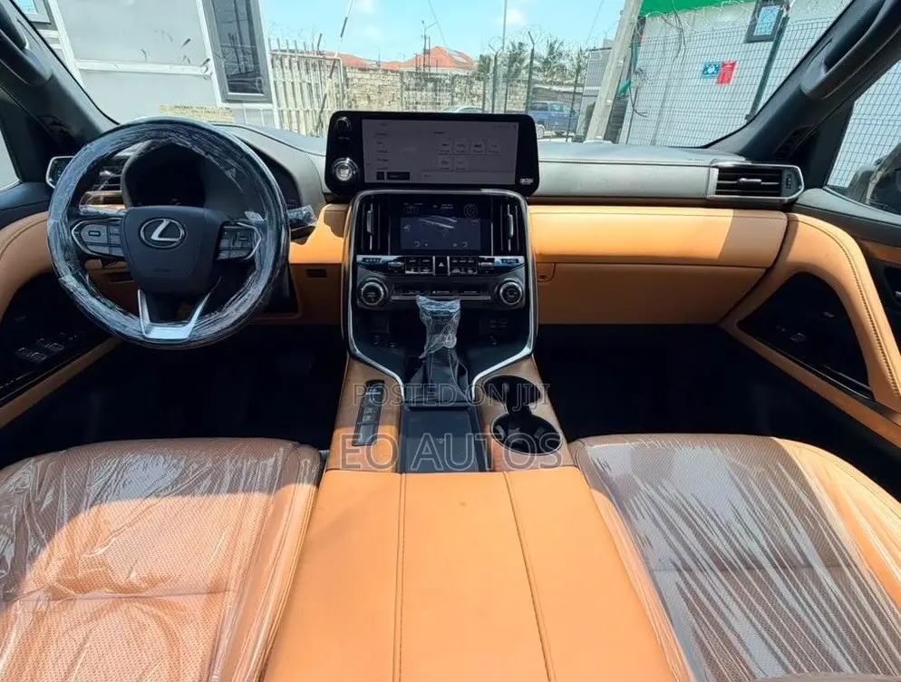 Lexus LX 2022 Green
