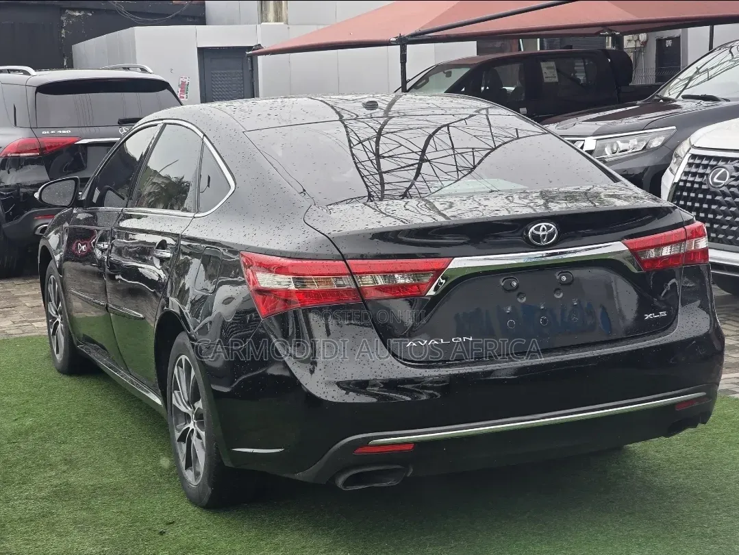 Toyota Avalon 2018 Black