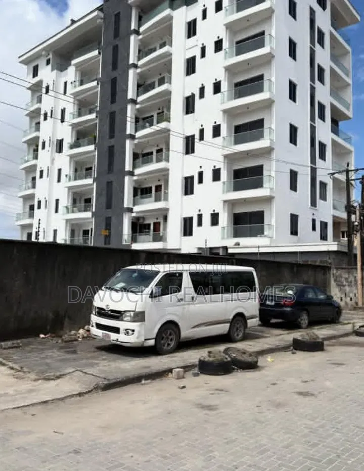 3bdrm Apartment in Lekki Phase 1 for rent