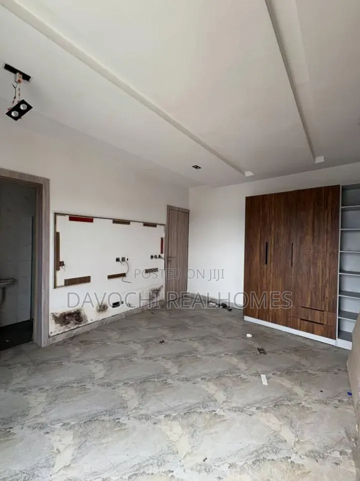 3bdrm Apartment in Lekki Phase 1 for rent
