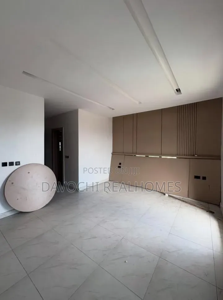 3bdrm Apartment in Lekki Phase 1 for rent