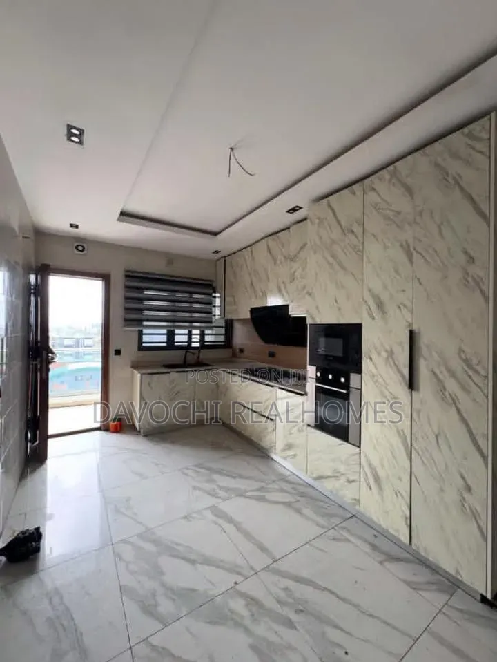3bdrm Apartment in Lekki Phase 1 for rent
