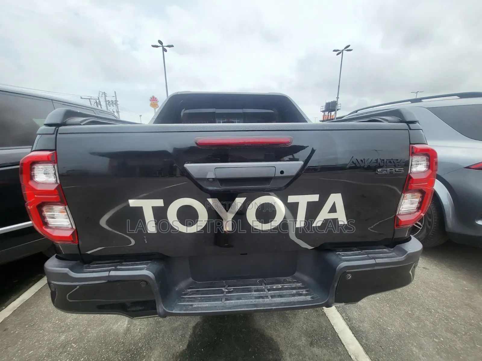 Toyota Hilux 2024 Black