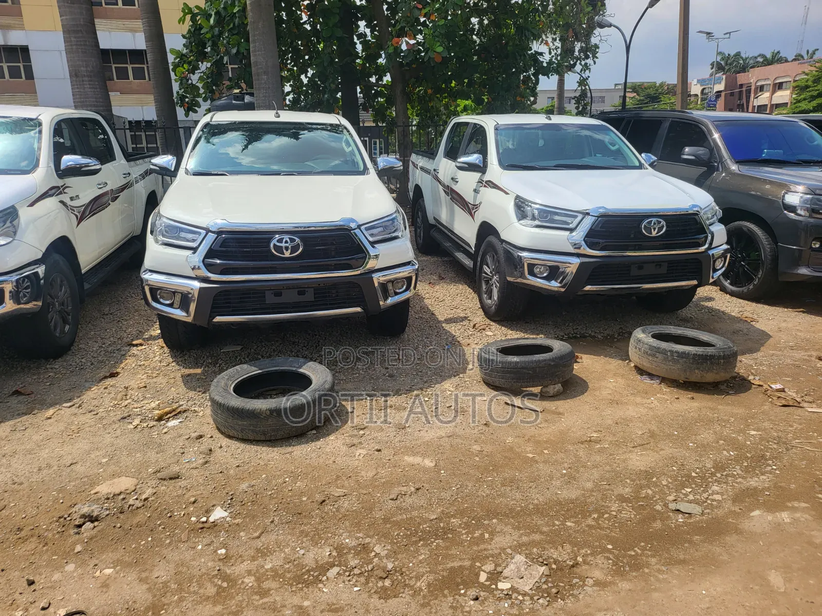 Toyota Hilux 2021 White