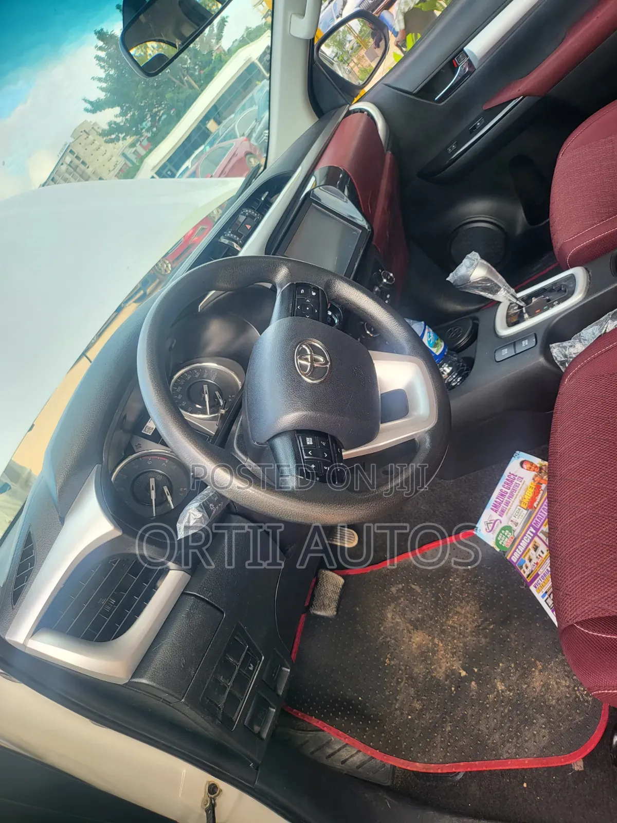 Toyota Hilux 2021 White