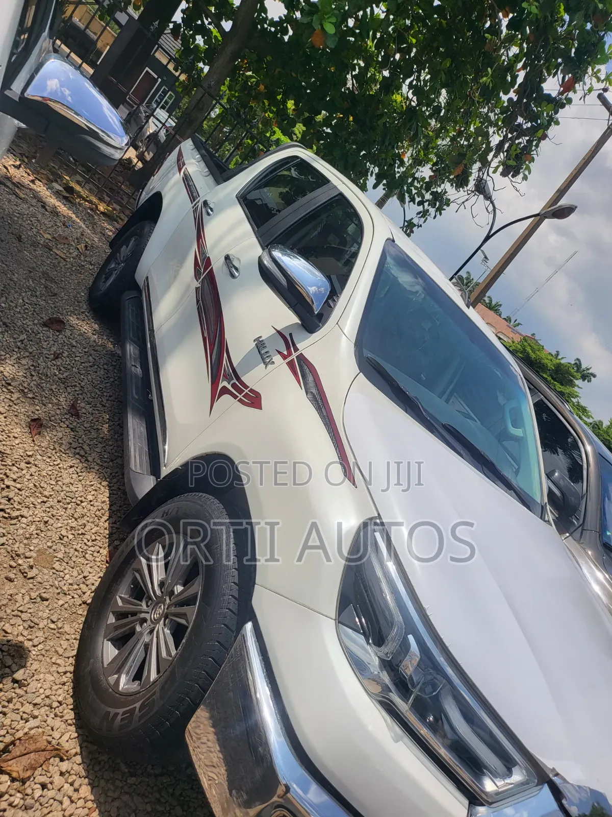 Toyota Hilux 2021 White