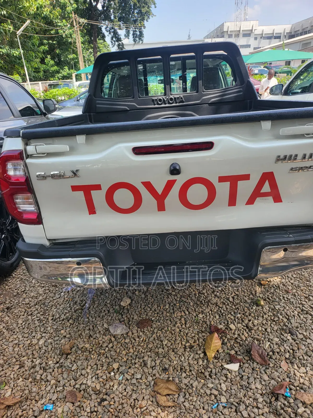 Toyota Hilux 2021 White