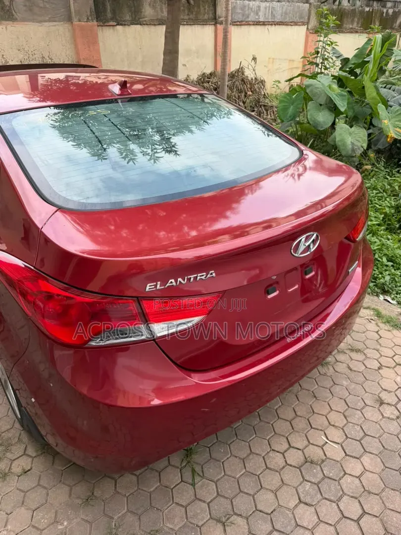 Hyundai Elantra GLS Sedan FWD (1.8L 4cyl 6A) 2013 Red