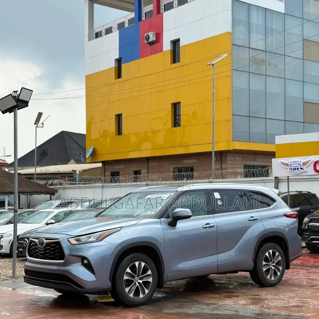 Toyota Highlander XLE AWD 2020 Blue