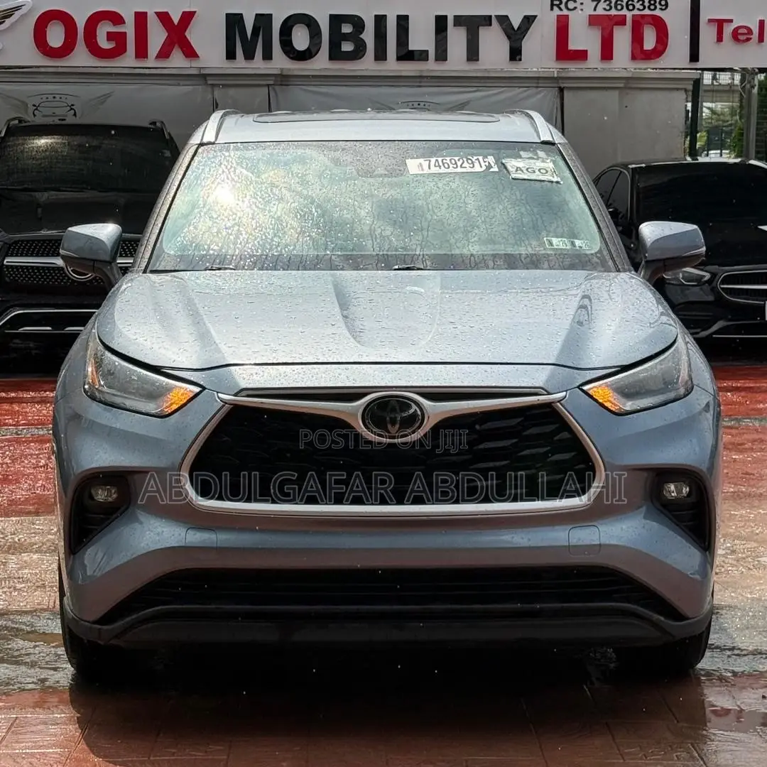 Toyota Highlander XLE AWD 2020 Blue