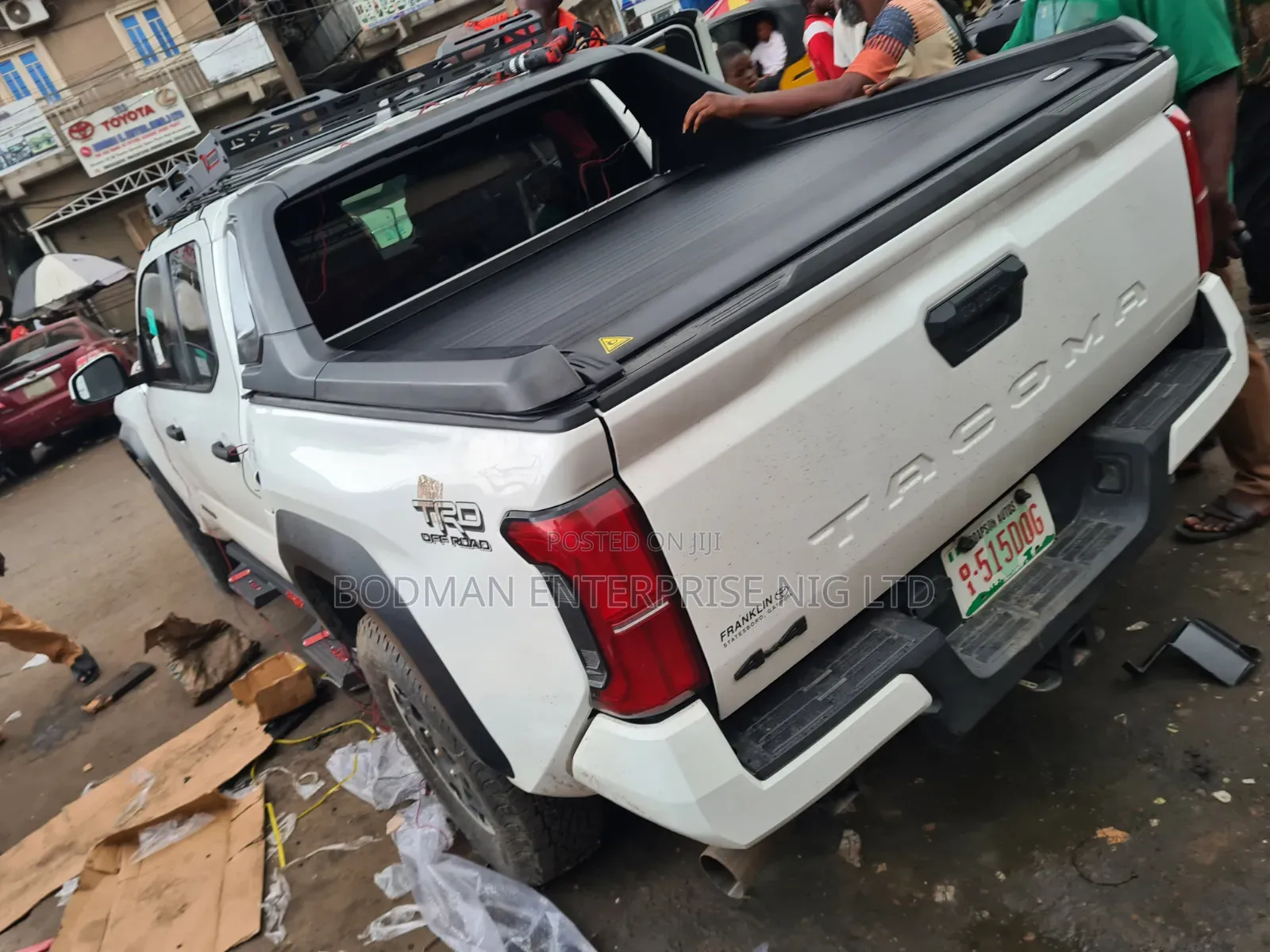 Manual Retractable Boot Cover With TRD Spoiler for Tacoma 2024 at #×+
