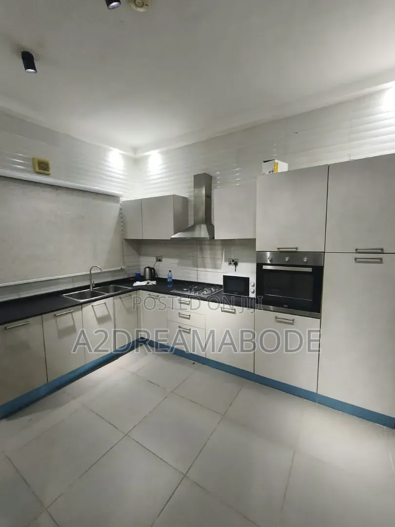 5bdrm Duplex in Ikeja for rent