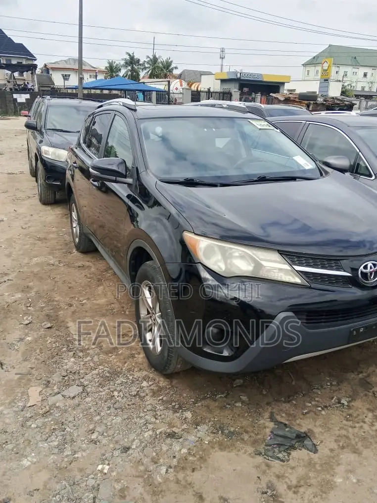 Toyota RAV4 XLE 4dr SUV AWD (2.5L 4cyl 6A) 2015 Black