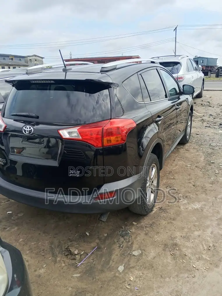 Toyota RAV4 XLE 4dr SUV AWD (2.5L 4cyl 6A) 2015 Black