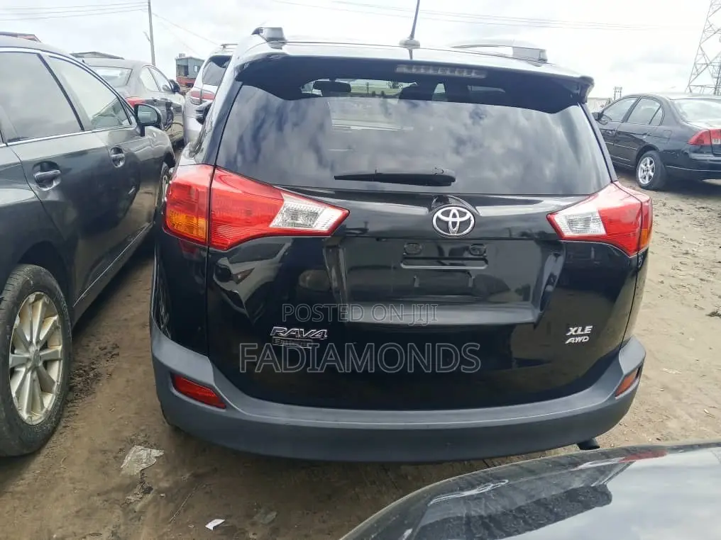 Toyota RAV4 XLE 4dr SUV AWD (2.5L 4cyl 6A) 2015 Black