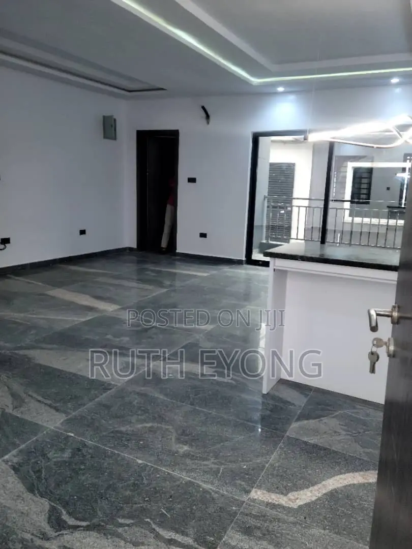 3bdrm Penthouse in Ikate Lekki for rent