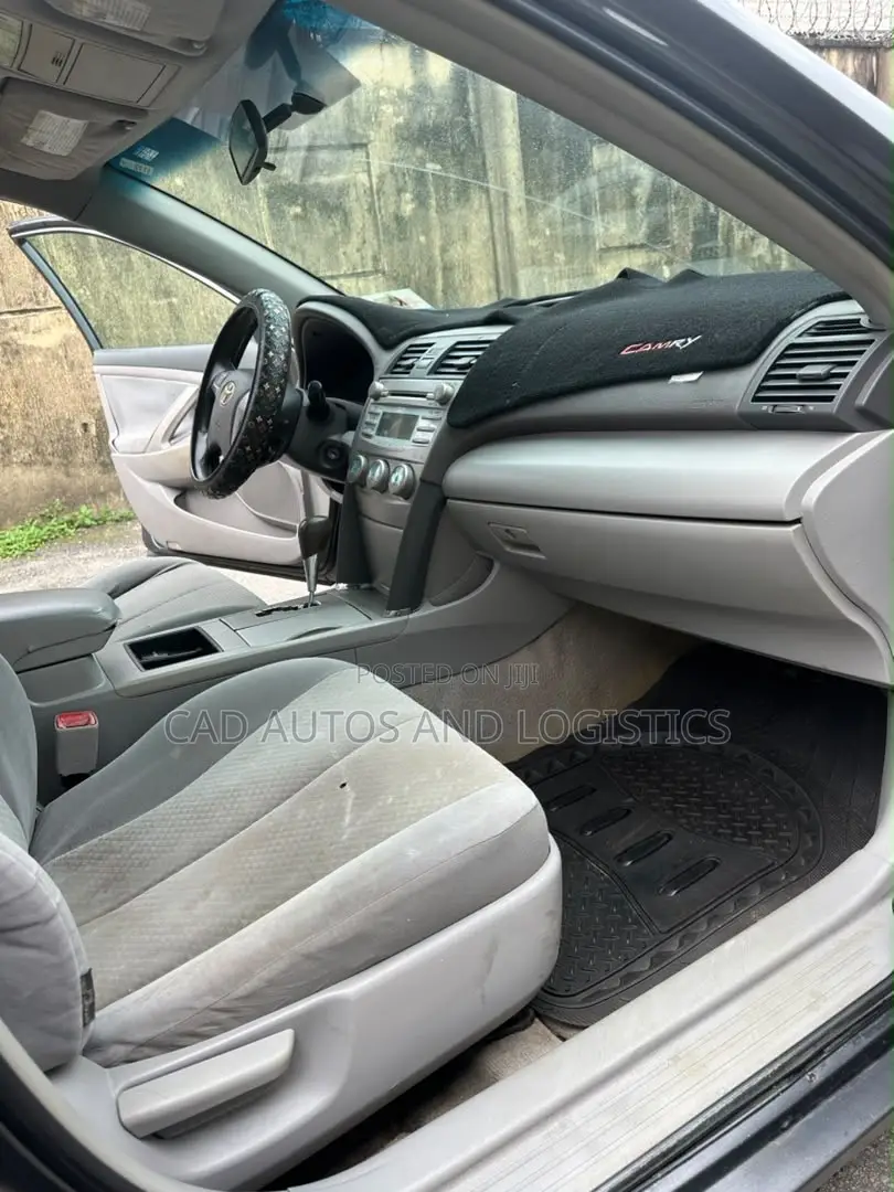 Toyota Camry LE 4dr Sedan (2.4L 4cyl 5A) 2009 Gray