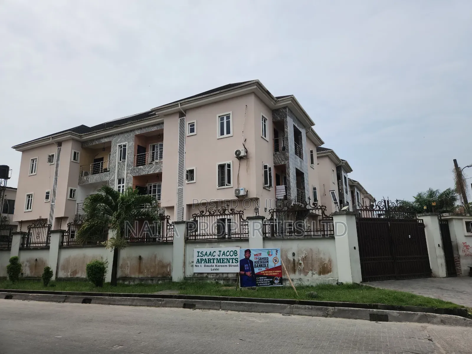 3bdrm Apartment in Lekki Conservation, Chevron for rent