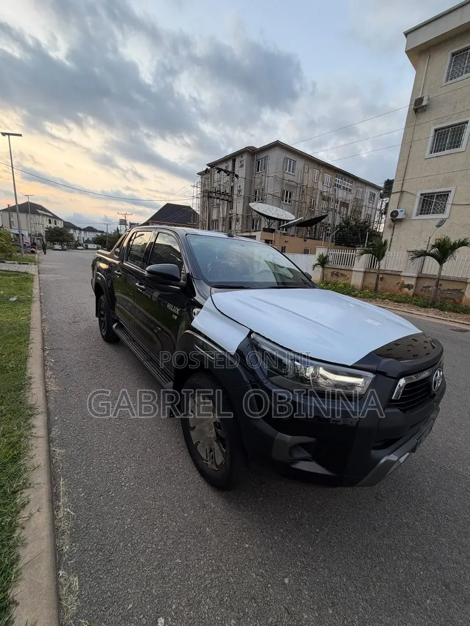 New Toyota Hilux SR5+ 2026 Black