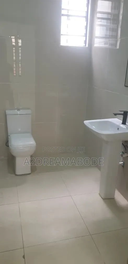 5bdrm Duplex in Magodo Phase 2 for rent