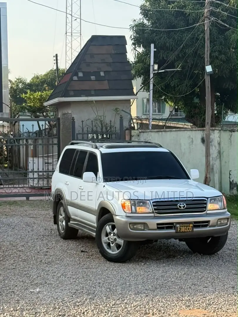 Toyota Land Cruiser 2002 White