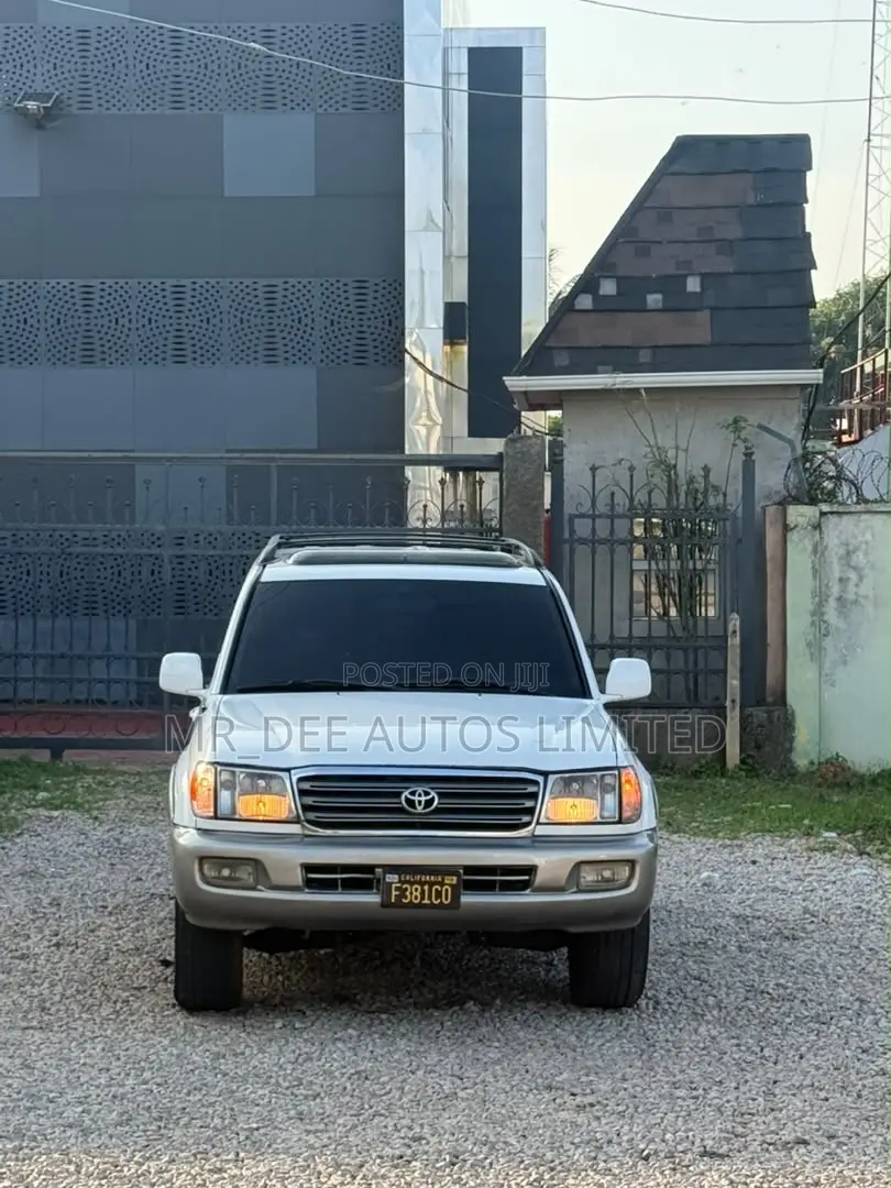 Toyota Land Cruiser 2002 White