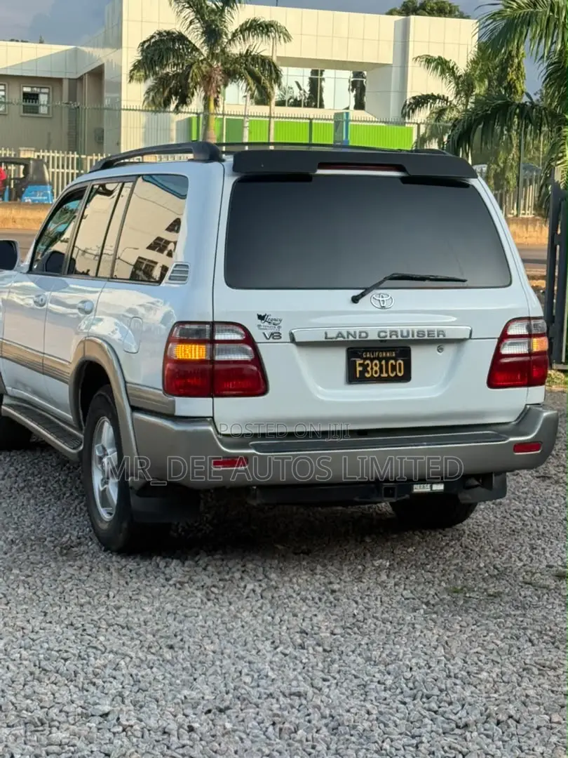 Toyota Land Cruiser 2002 White