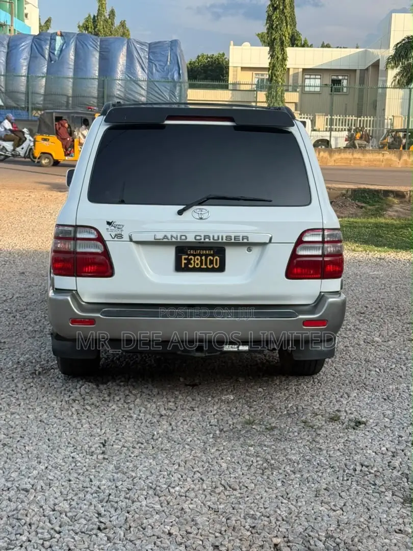 Toyota Land Cruiser 2002 White
