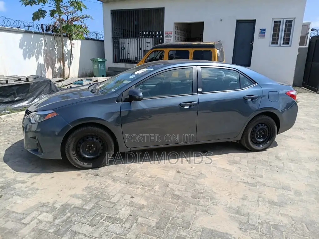 Toyota Corolla LE Plus 4dr Sedan (1.8L 4cyl CVT) 2015 Blue