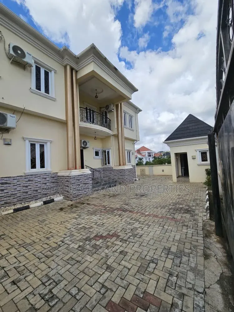 6bdrm Duplex in Zim Homes And, Guzape District for rent
