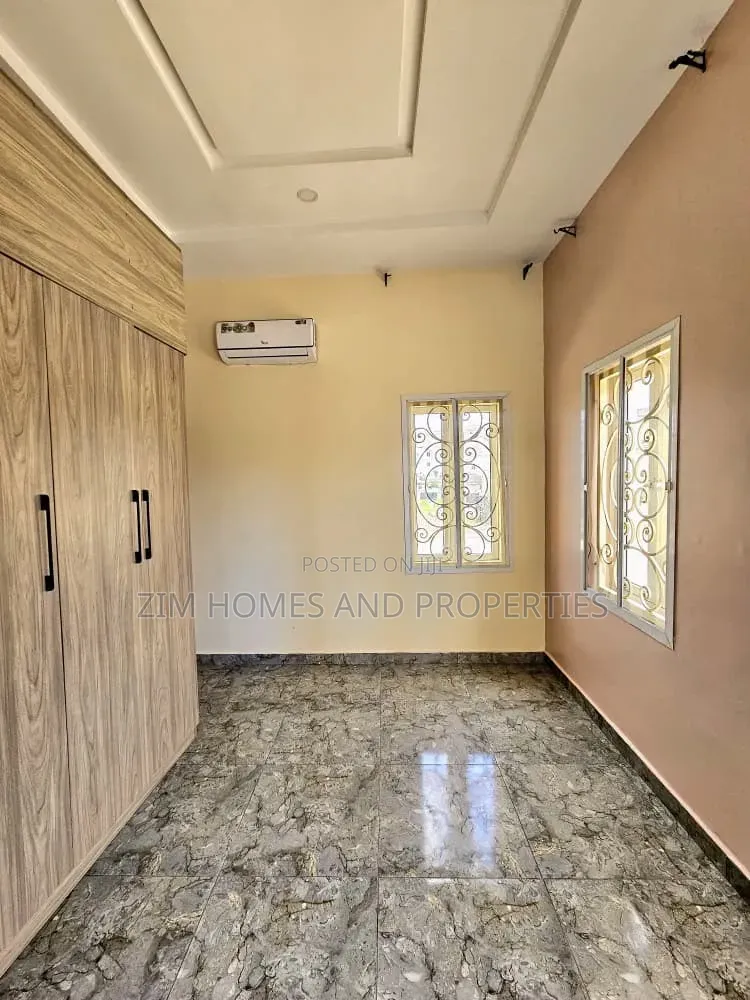 6bdrm Duplex in Zim Homes And, Guzape District for rent