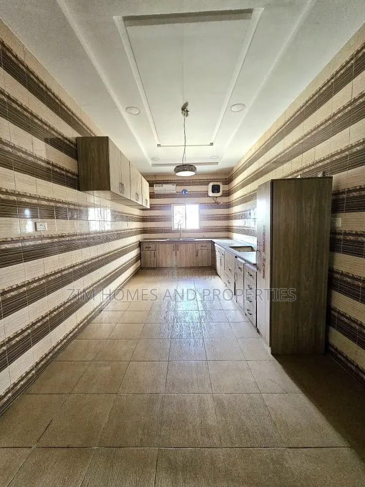 6bdrm Duplex in Zim Homes And, Guzape District for rent