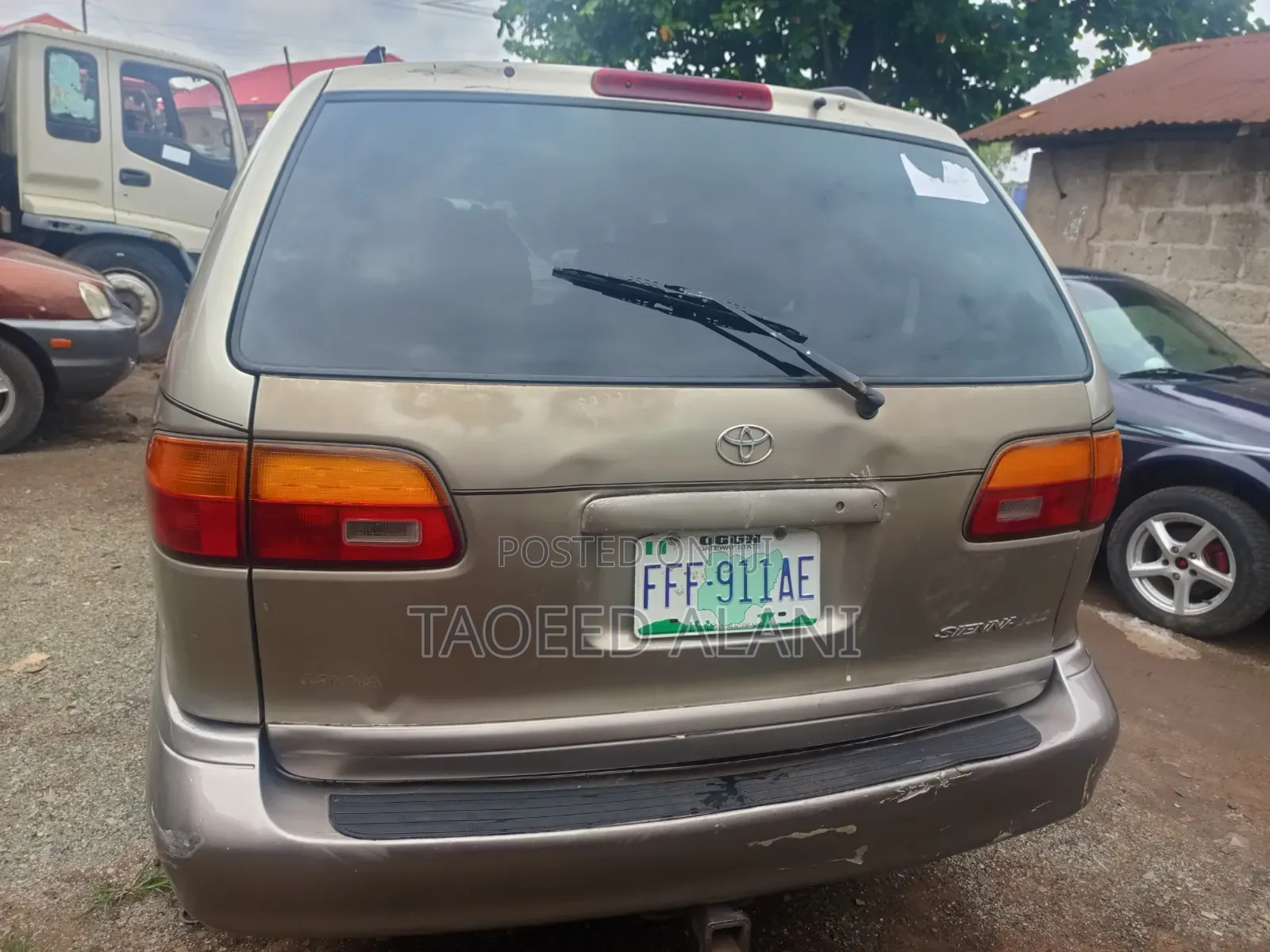 Toyota Sienna 1999 Brown