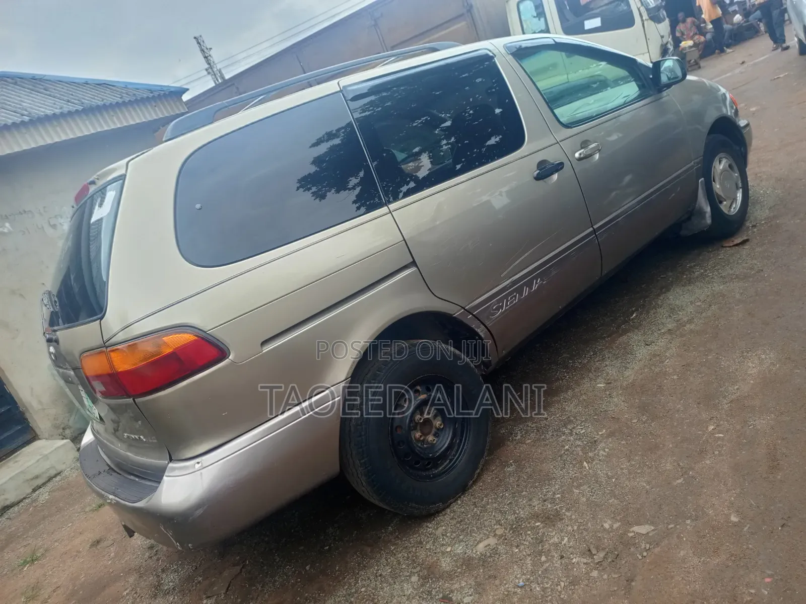 Toyota Sienna 1999 Brown