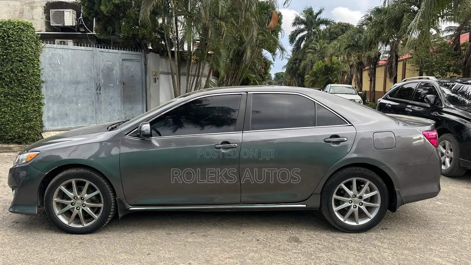 Toyota Camry SE 4dr Sedan (2.5L 4cyl 6A) 2013 Gray