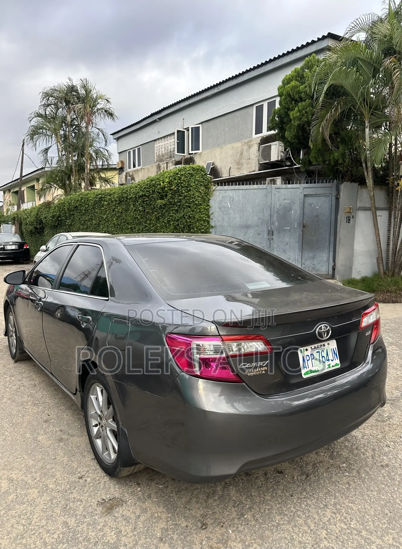 Toyota Camry SE 4dr Sedan (2.5L 4cyl 6A) 2013 Gray