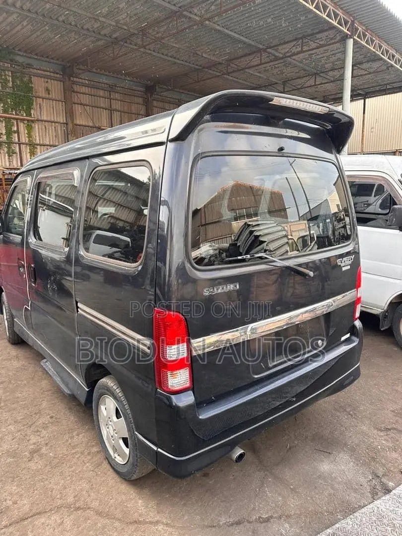 Suzuki Every 2005