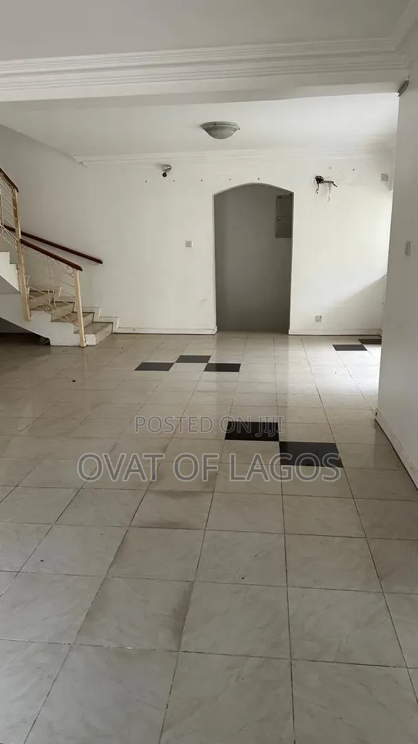 4bdrm Duplex in Parkview Estate for rent