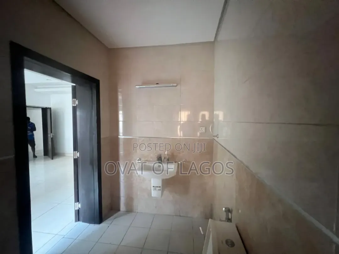 3bdrm Apartment in Parkview Estate for rent