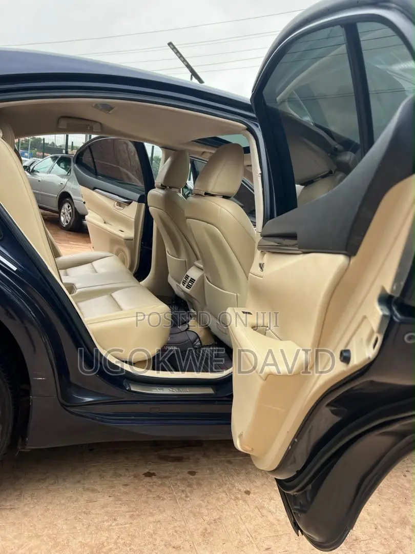 Lexus ES 2014 Blue